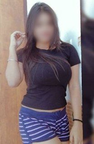 Ruhi Pune call girl - face blur for privacy